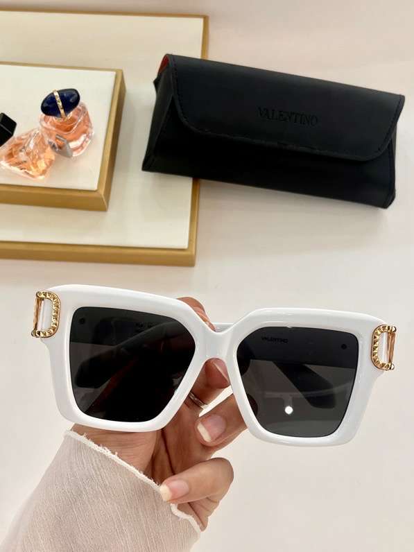 Picture of Valentino Sunglasses _SKUfw52329385fw